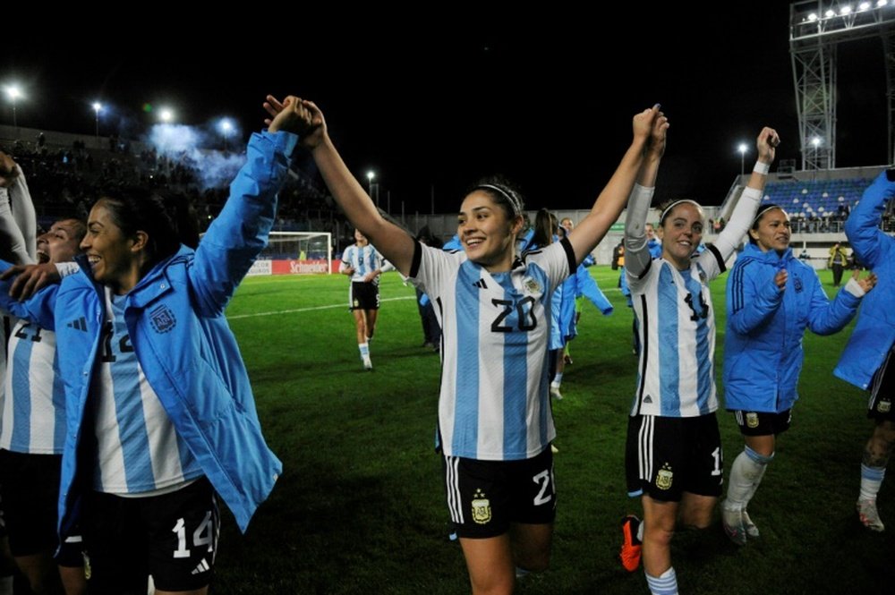 Les argentins s'ouvrent au football féminin. afp