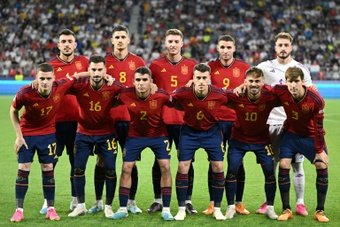 L'Espagne et l'Angleterre disputeront samedi à Batoumi en Géorgie la finale de l'Euro Espoirs (18h00), après avoir éliminé respectivement l'Ukraine (5-1) et Israël (3-0) mercredi en demi-finales.