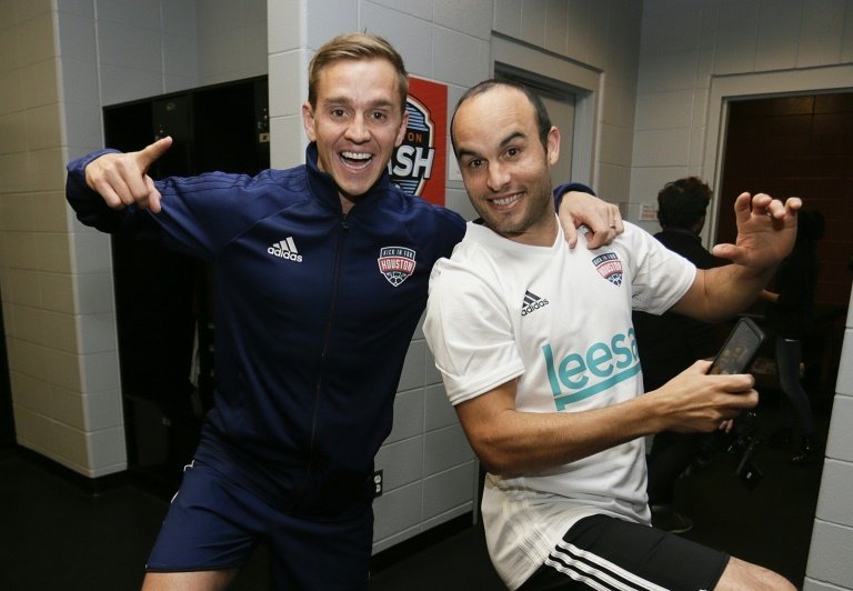 London Donovan (D) au côté de Stuart Holden à Houston. AFP