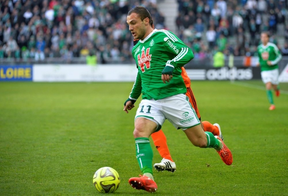Yohan Mollo, alors sous le maillot de Saint-Etienne, lors d'un match contre Lorient. AFP