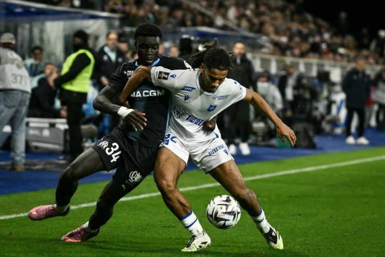 Marseille gagne à Auxerre avec le service minimum