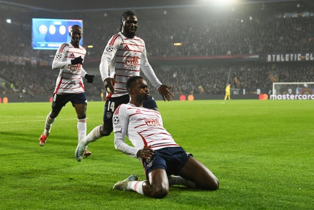 Le milieu de terrain de Brest Edmilson Fernandes et Mama Baldé. AFP