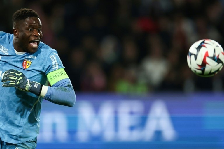 Rennes arrache Samba à Lens et pousse Mandanda vers la sortie