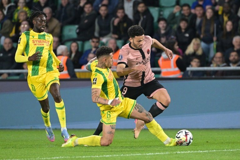 Un Paris SG sans éclat a été accroché mardi à Nantes (1-1) lors du match décalé de la 29e journée de Ligue 1, préservant cependant son rêve de battre le record d'invincibilité sur une saison, à l'orée d'une semaine décisive.