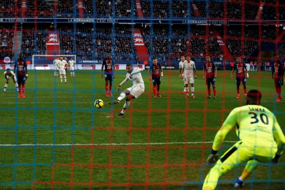 Kylian Mbappé inscrit un penalty face à Caen. AFP