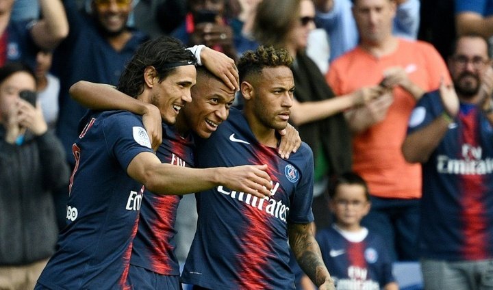 Le Paris SG bat Angers grâce à Cavani, Neymar et Mbappé