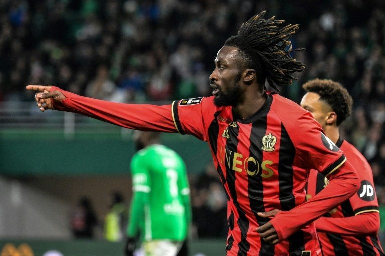 Vainqueur à Saint-Étienne, Nice met la pression sur l'OM