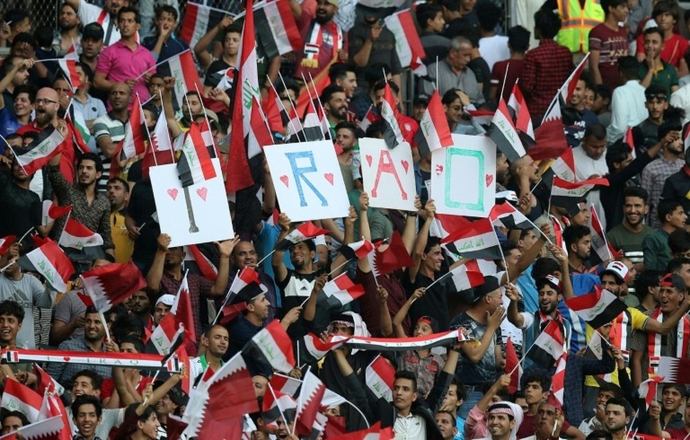 Des supporters irakiens lors dun match face au Qatar. AFP