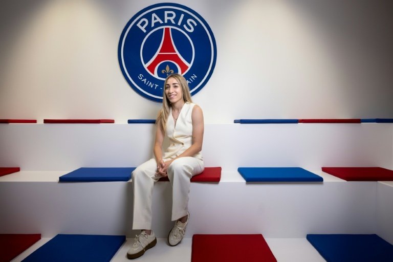 "C'était le moment de sortir de ma zone de confort", a expliqué à l'AFP la défenseuse Olga Carmona, ex-capitaine du Real Madrid et championne du monde avec l'Espagne, pour expliquer son choix de rejoindre le PSG, dont elle est la recrue phare de l'été.