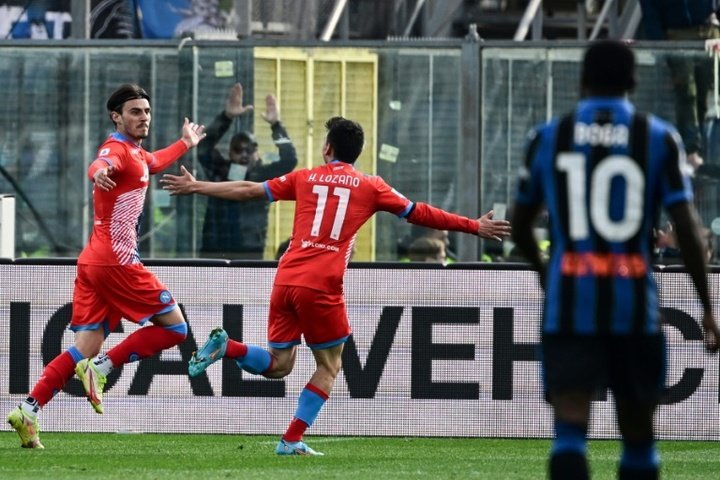 Naples bat l'Atalanta et met la pression sur l'AC Milan