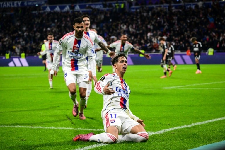 Lyon arrache la victoire contre Strasbourg mais perd Fofana
