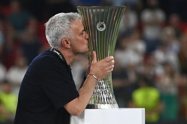 Mourinho offre à la Roma son premier titre européen. afp