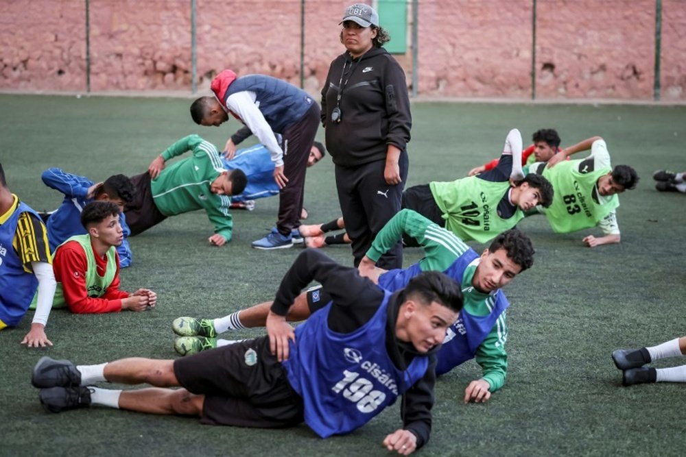Comment Hasna Doumi, première entraîneure d'une équipe masculine au Maroc, a sauvé son club. aFP