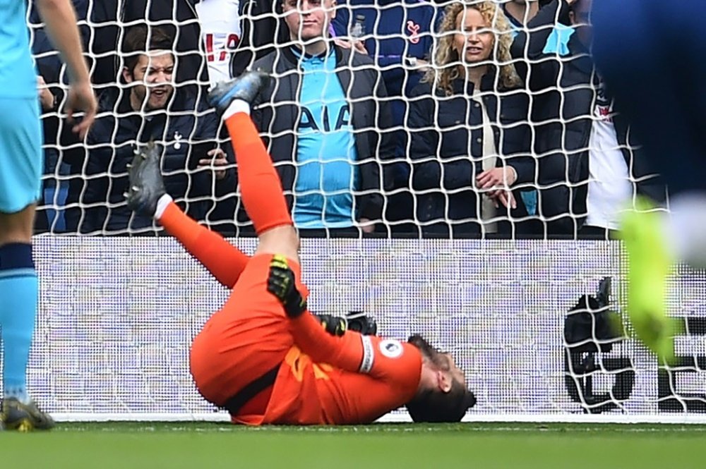 Hugo Lloris gravement blessé au coude avec Tottenham à Brighton. AFP