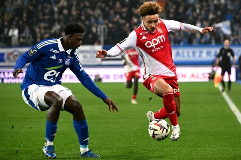 D'un doublé dans les vingt dernières minutes, Eliesse Ben Seghir a offert la victoire à Monaco contre Strasbourg (3-1) samedi au Stade de la Meinau, relançant son club en Ligue 1 lors de la onzième journée.