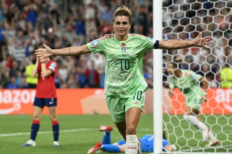 Cristiana Girelli, la capitaine et attaquante emblématique de l'Italie, a envoyé à 35 ans son pays en demi-finale de l'Euro-2025, en battant la Norvège (2-1) en toute fin de match grâce à son doublé.
