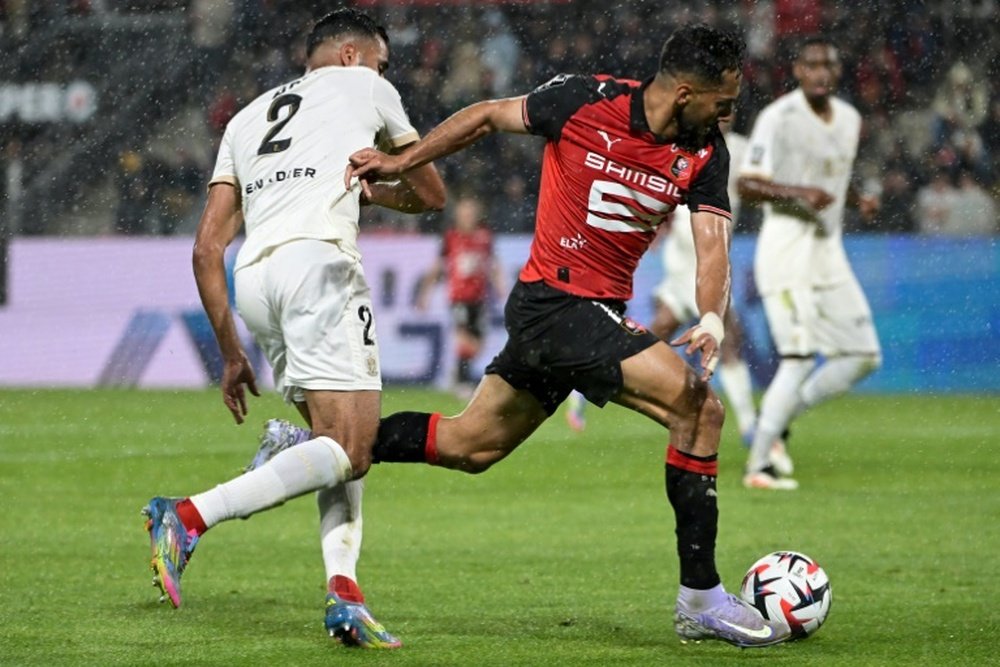 Musa Al-Taamari avec le ballon pour Rennes. AFP