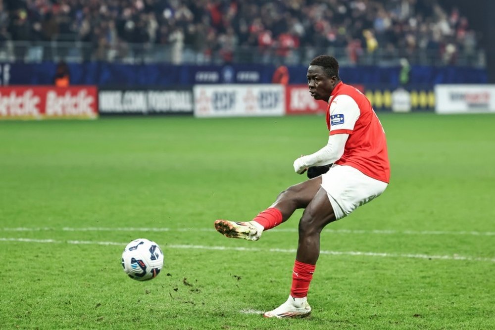 L'Ivorien Oumar Diakite transforme le penalty de la victoire de Reims. AFP