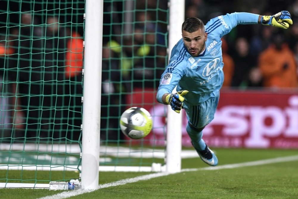 Anthony Lopes lors dun match de Ligue 1 face à Saint-Etienne, à Geoffroy Guichard. AFP