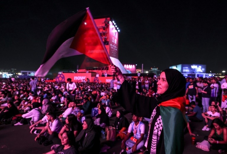 Les drapeaux palestiniens flottent, les Israéliens discrets
