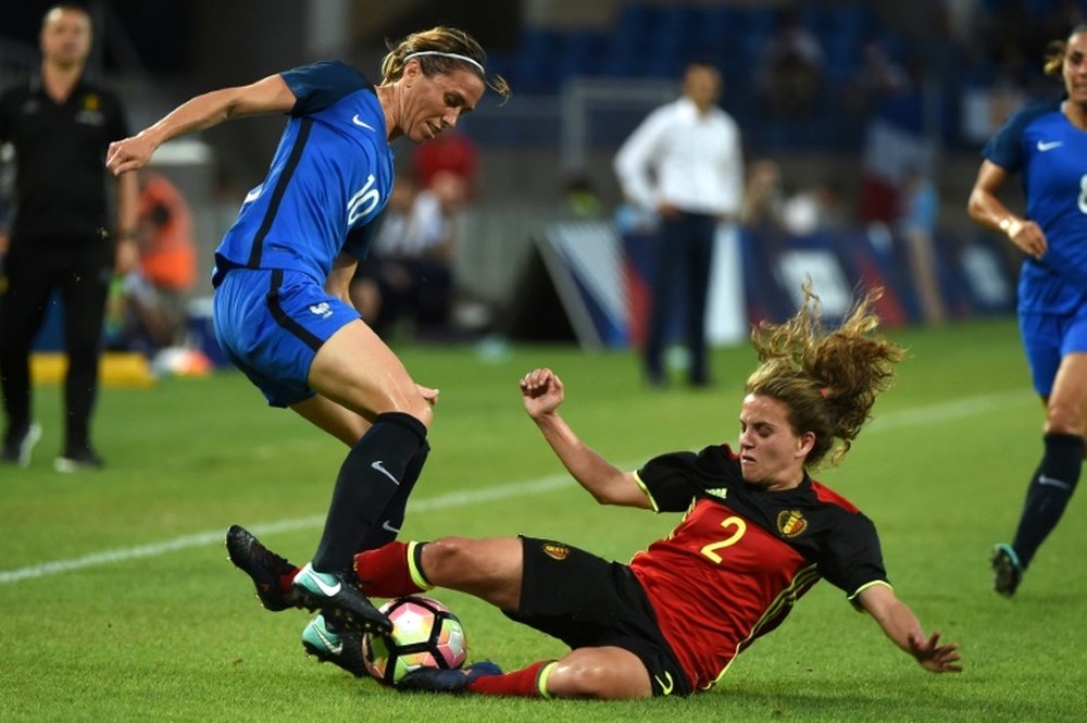 La Française Camille Abily contre la Belgique en match amical, le 7 juillet 2017 à Montpellier. AFP