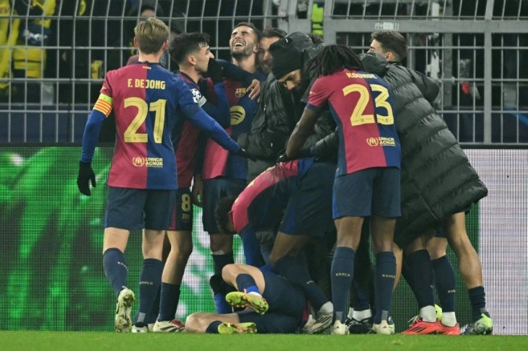 Les joueurs barcelonais après le second but de Ferran Torres. AFP