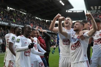 Le Stade brestois a battu Rennes dimanche au terme d'un match complètement débridé et sera pour la première fois de son histoire européen la saison prochaine.