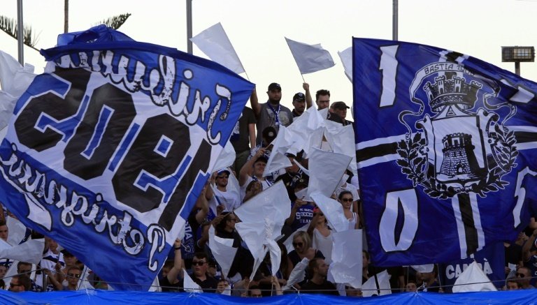 Des supporters de Bastia lors dun match contre le PSG, le 12 août 2016 au stade Armand Cesari. AFP