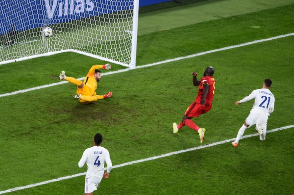 La défense des Bleus a souffert face à Lukaku. AFP