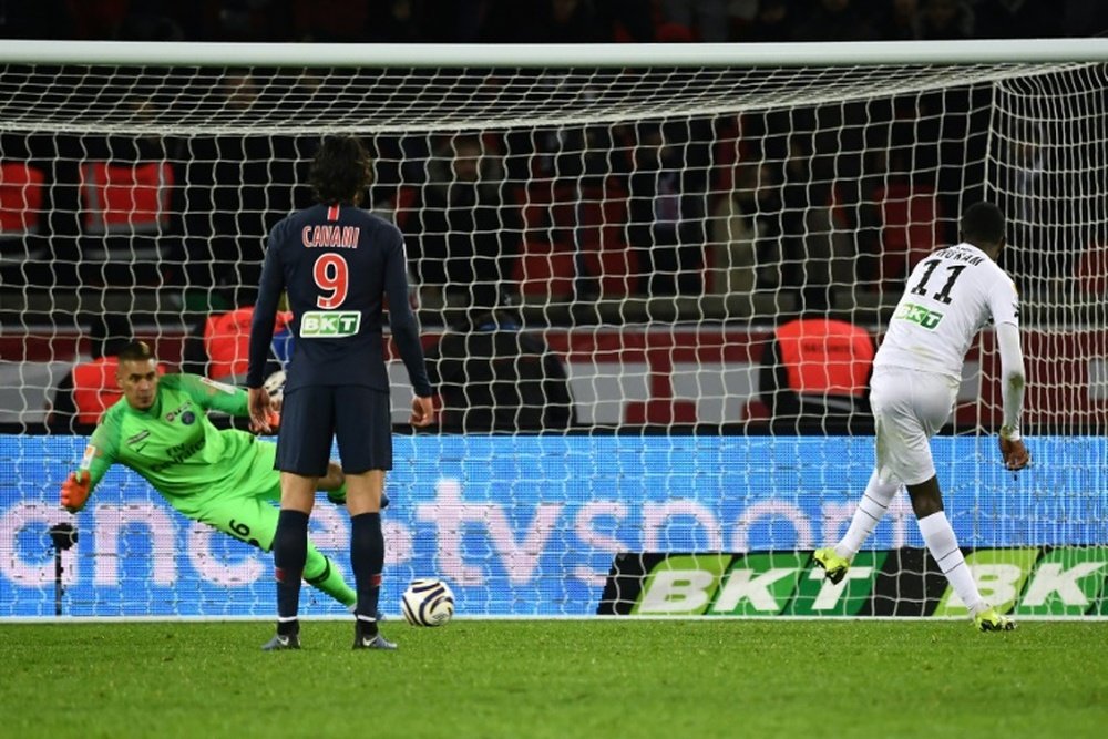 Marcus Thuram marque un pénalty face au Paris Saint-Germain. AFP