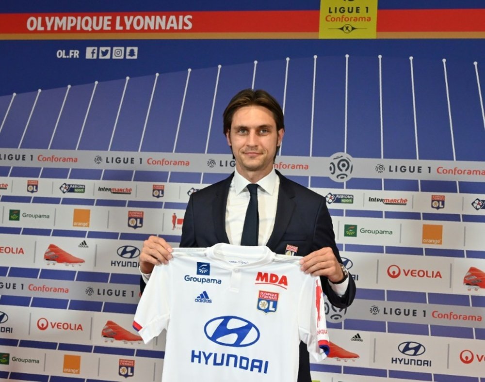 Tatarusanu est bien le 2e gardien à Lyon selon Sylvinho. AFP
