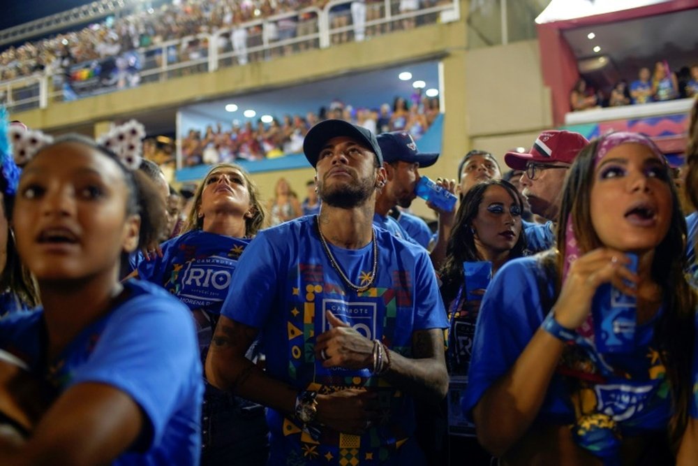 Le joueur brésilien Neymar assiste au carnaval de Rio de Janeiro. AFP