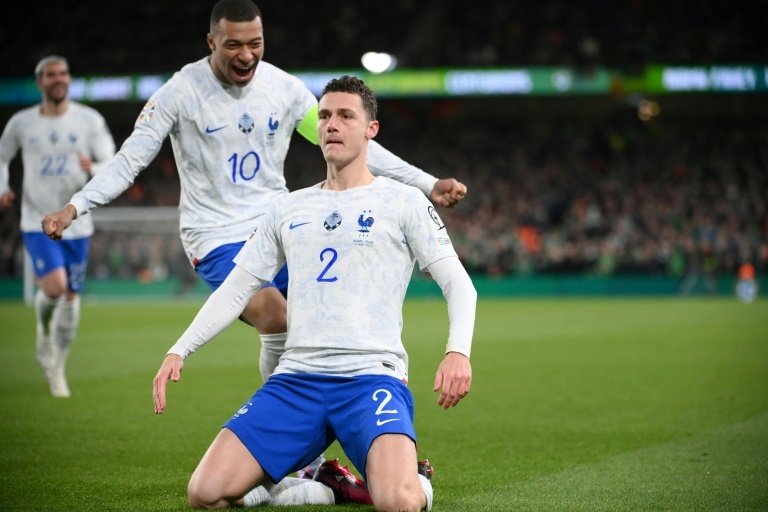 Les Bleus résistent à la ferveur de Dublin