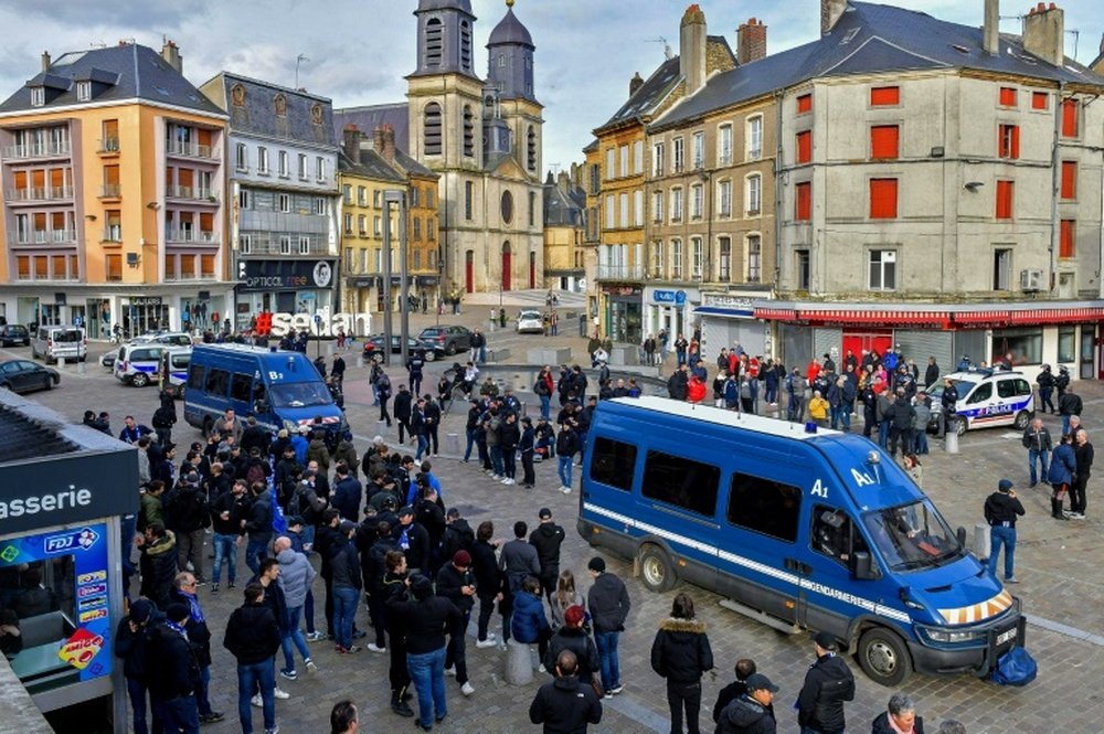 Incidents à Sedan en marge d'un match Sedan-Bastia, six blessés dont un grave. AFP