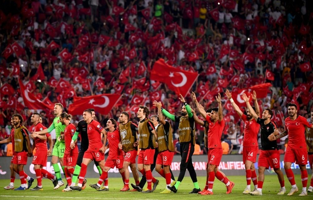 L'équipe turque lors de la victoire sur la France à Konya. AFP