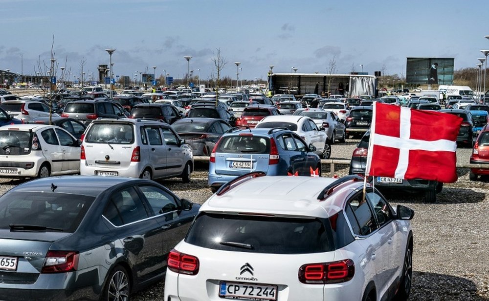 Des matches de foot en drive-in au Danemark. AFP