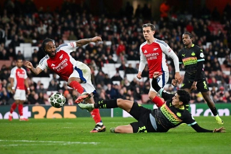 Arsenal fait tourner contre le PSV, la tête en quarts de finale