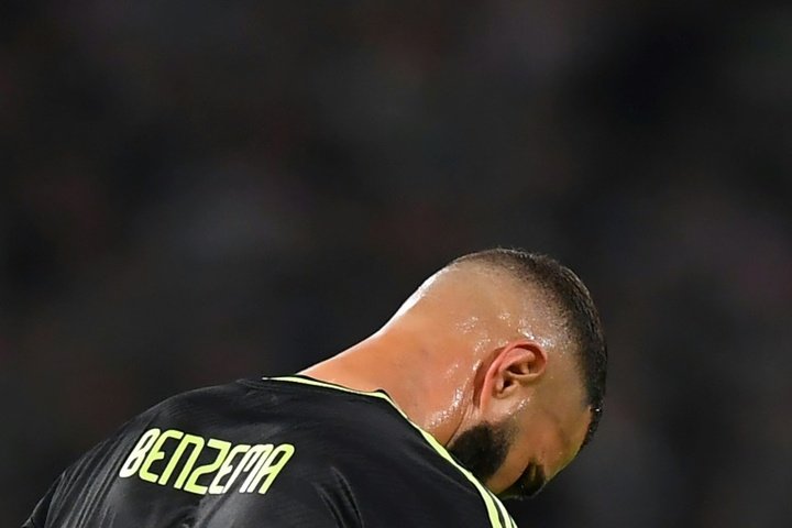 Benzema blessé au genou droit après 30 minutes, Ancelotti rassurant. AFP
