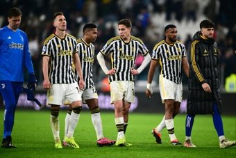 La Juventus, dominatrice mais trop imprécise, a concédé sa deuxième défaite de rang en s'inclinant à domicile devant l'Udinese 1 à 0 et perd du terrain en tête du championnat, lundi en clôture de la 24e journée de Serie A.