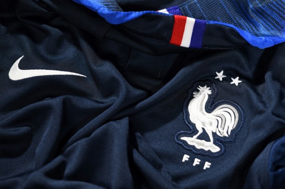 : Le nouveau maillot de l'équipe de France de football présentant les deux étoiles . AFP