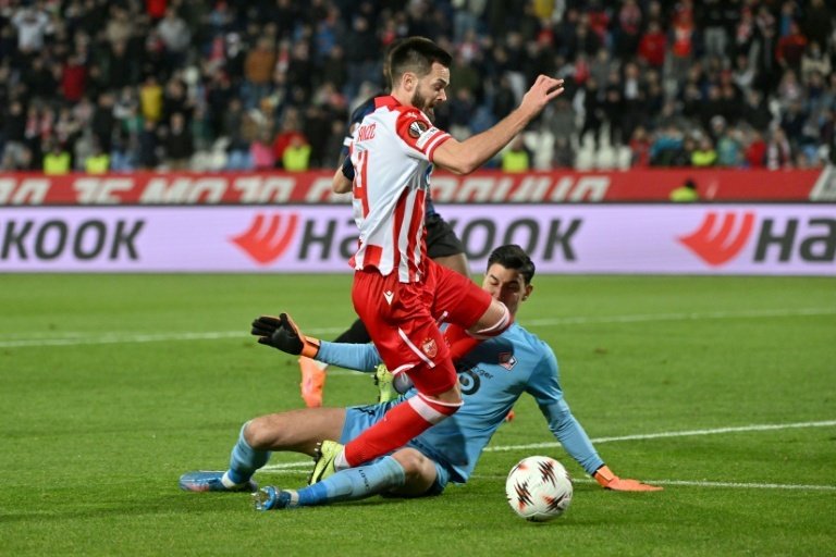 Plombé par Berke Özer, Lille s'incline à Belgrade