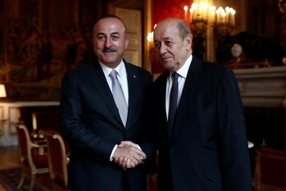 Le chef de la diplomatie Le Drian annule sa présence au match France-Turquie. AFP