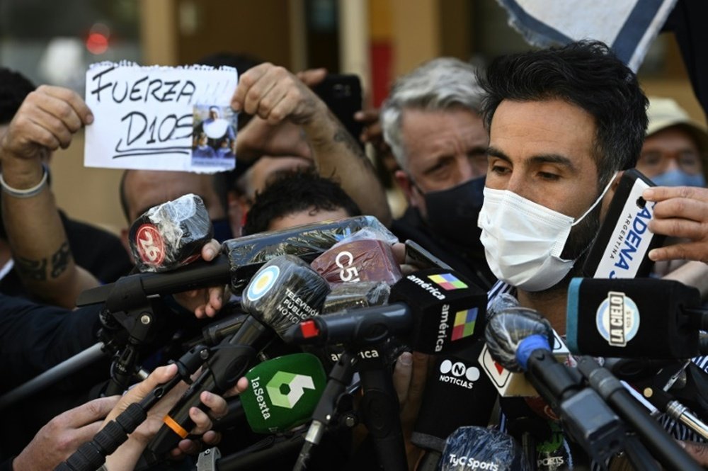 Le médecin de Maradona se défend après les accusations. AFP