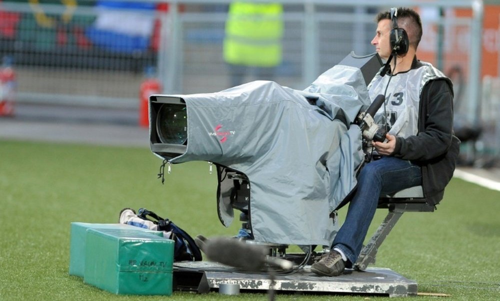 Un cadreur lors d'un match opposant Lorient à Guingamp . AFP