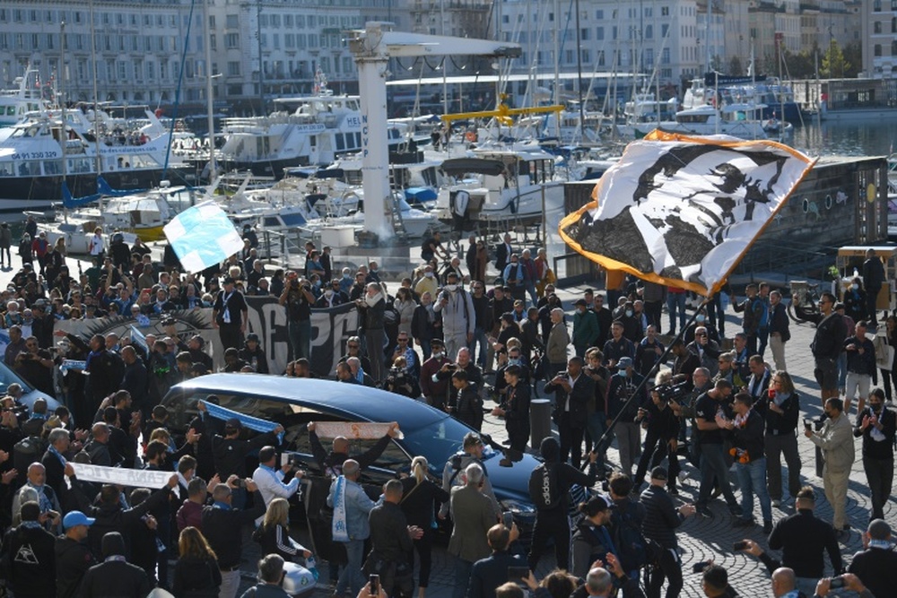 Obsèques de Bernard Tapie: le boss à Marseille pour sa dernière étape. afp