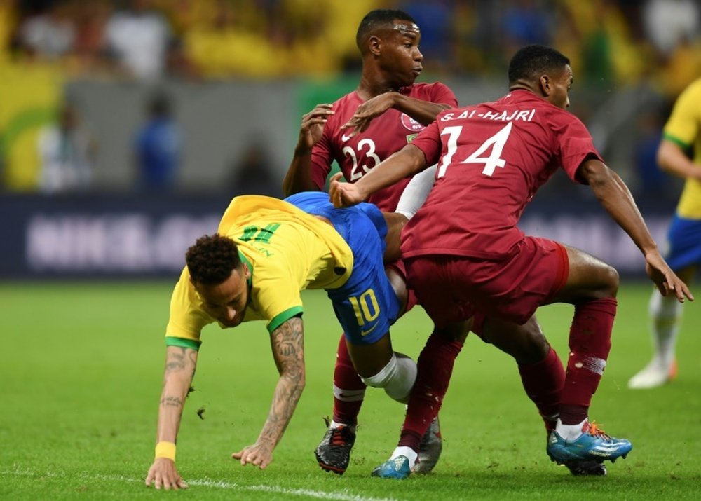 Neymar se foule la cheville pendant l'amical Brésil-Qatar. AFP