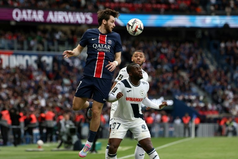 Le PSG, remanié dans les grandes largeurs, s'est imposé sans briller samedi face au Havre (2-1) et se rapproche ainsi du record d'invincibilité sur une saison à quatre journées de la fin du championnat.