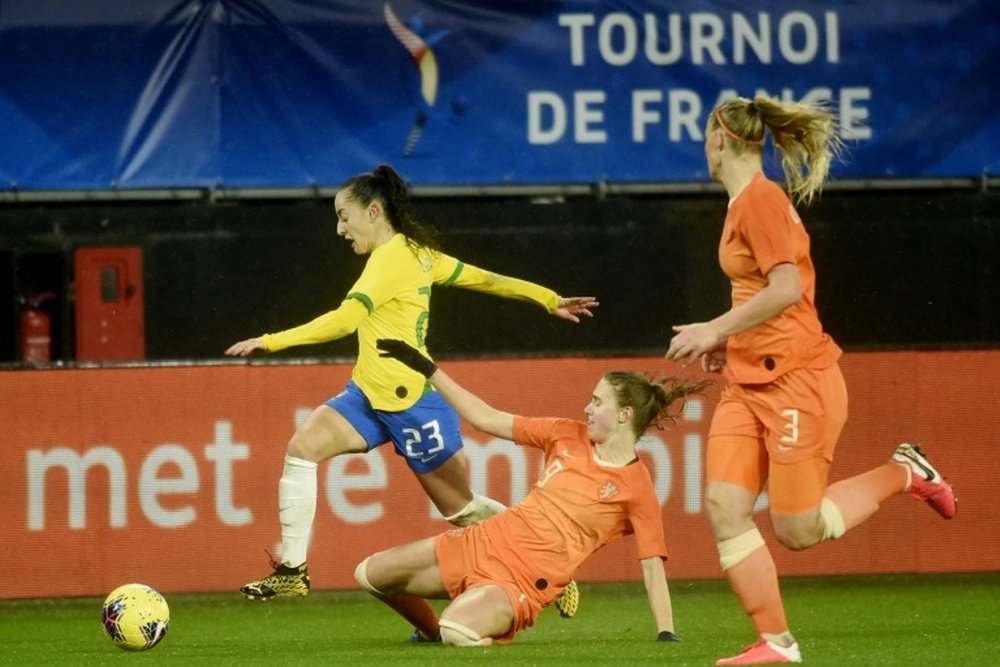 Les Néerlandaises accrochées par les Brésiliennes lors du Tournoi de France. AFP