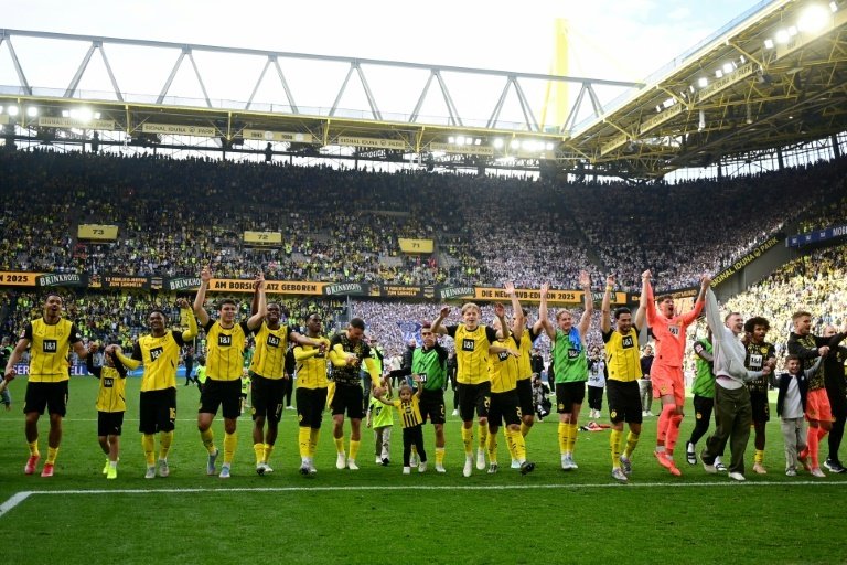 La joie des joueurs de Dortmund, qualifiés pour la Ligue des champions. AFP