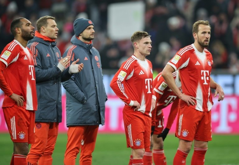 Le Bayern Munich a subi sa première défaite de la saison en Bundesliga, battu 1 - 2 par Augsbourg samedi sur sa pelouse de l'Allianz Arena, à l'occasion de la 19ème journée.